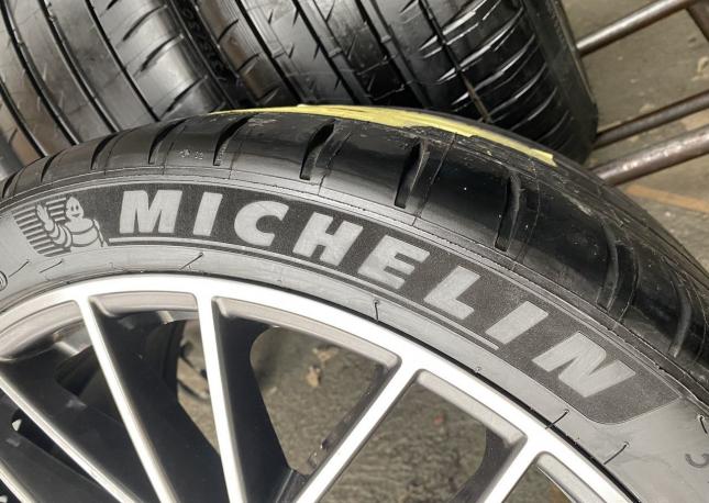 Michelin Pilot Sport 4 275/35 R21 и 315/30 R21 103Y