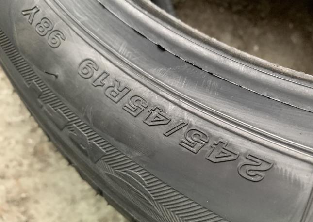 Bridgestone Potenza S001 245/45 R19