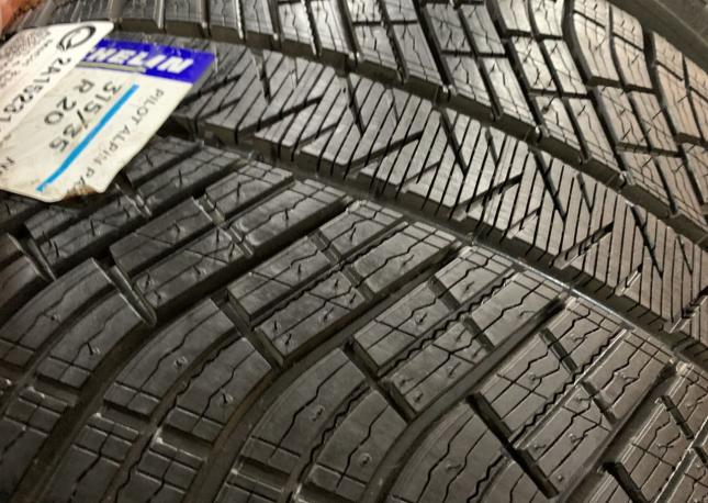 Michelin Pilot Alpin PA4 275/40 R20 и 315/35 R20