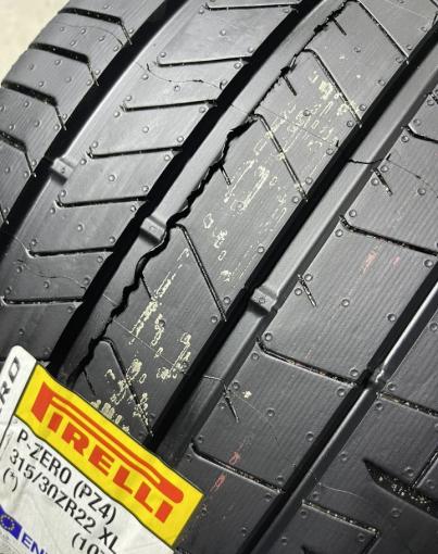 Pirelli P Zero PZ4 275/35 R22 и 315/30 R22 Y