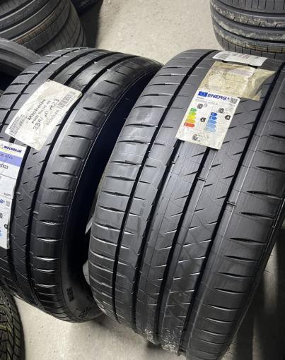 Michelin Pilot Sport 4 S 285/40 R23 и 325/35 R23 Y