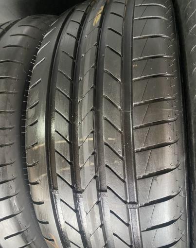 Goodyear EfficientGrip 235/45 R19