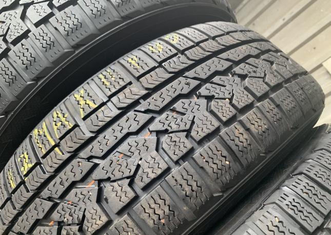 Kumho I&#39;Zen RV Asymmetric 225/60 R17