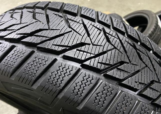 Vredestein Wintrac Xtreme S 215/60 R17 96H