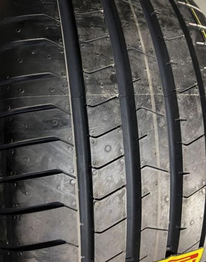 Pirelli P Zero PZ4 255/35 R19