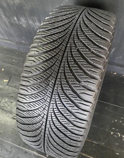 Goodyear Vector 4Seasons Gen-2 235/45 R19