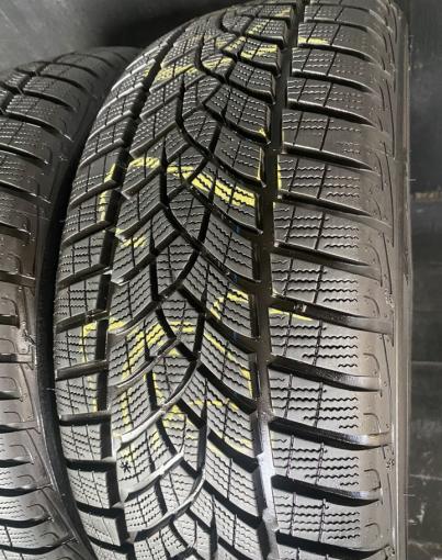 Goodyear UltraGrip Performance 215/50 R18