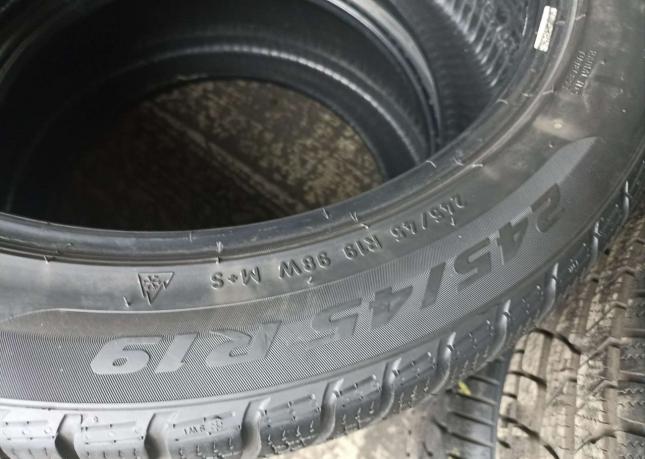 Pirelli Scorpion Winter 275/40 R19 и 245/45 R19