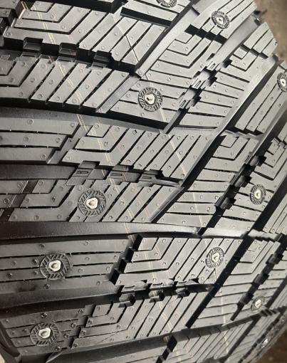 Goodyear UltraGrip Ice Arctic SUV 275/40 R20 106T