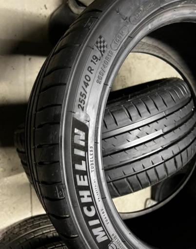 Michelin Pilot Sport 4 255/40 R19 100W