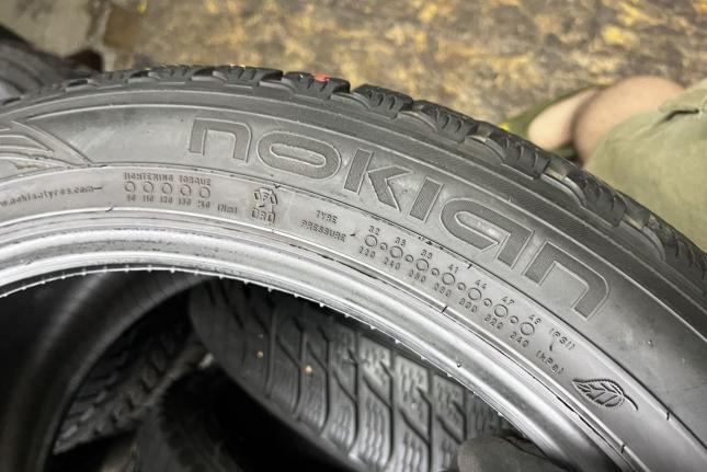 Nokian Tyres WR SUV 3 275/40 R21