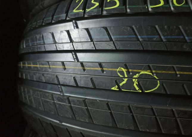 Michelin Latitude Sport 3 235/50 R19