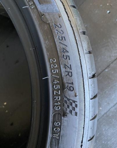 Michelin Pilot Sport 4 225/45 R19