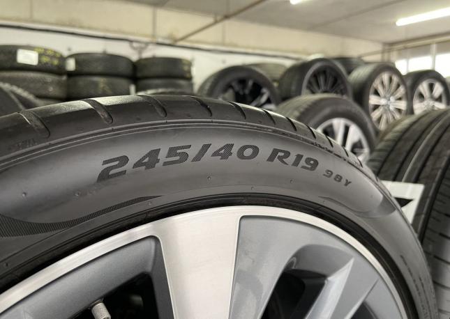 Pirelli P Zero Corsa 245/40 R19
