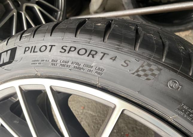 Michelin Pilot Sport 4 275/35 R21 и 315/30 R21 103Y