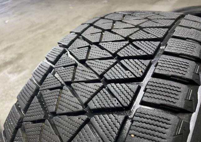 Bridgestone Blizzak DM-V2 275/45 R20 110T