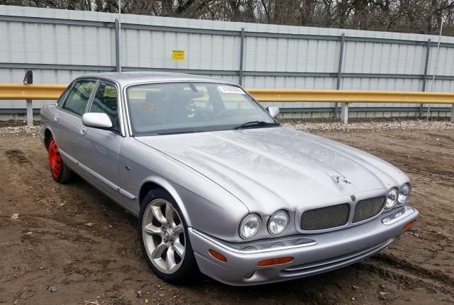 В разборе Jaguar XJ 2002год