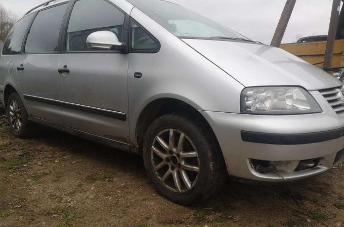 Volkswagen Sharan 2006 г по запчастям