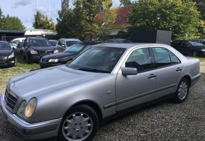 Mercedes-Benz E W210 1999 г, на запчасти