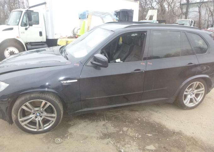 Автомобиль в разборе BMW X5M E70 S63 2011