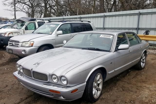 В разборе Jaguar XJ 2002год