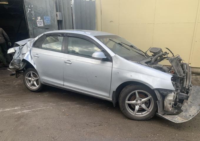 Volkswagen Jetta 5 1.6 bse АКПП