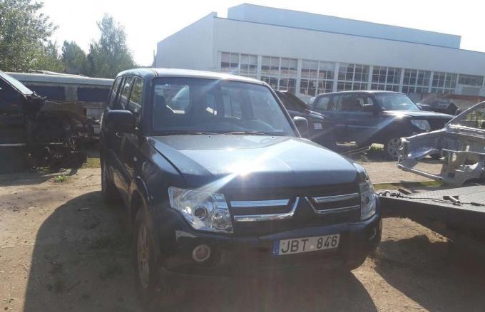 Mitsubishi Pajero 4 2012 г на запчасти