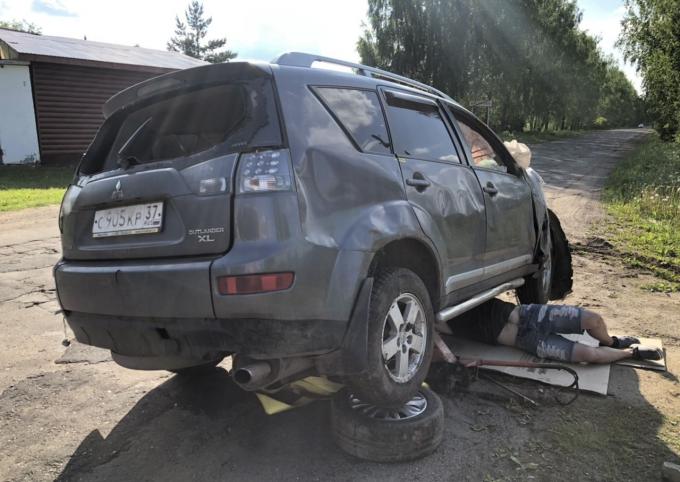 В разборе Mitsubishi Outlander XL 2.4 4b12