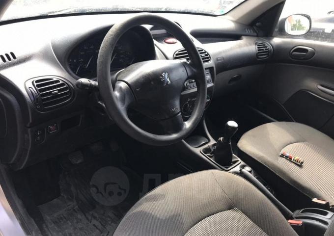 Peugeot 206 в разборе по частям