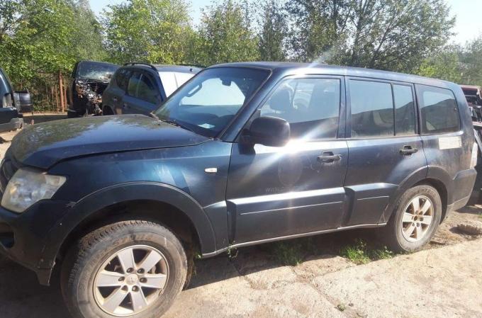 Mitsubishi Pajero 4 2012 г на запчасти