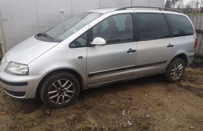 Volkswagen Sharan 2006 г по запчастям