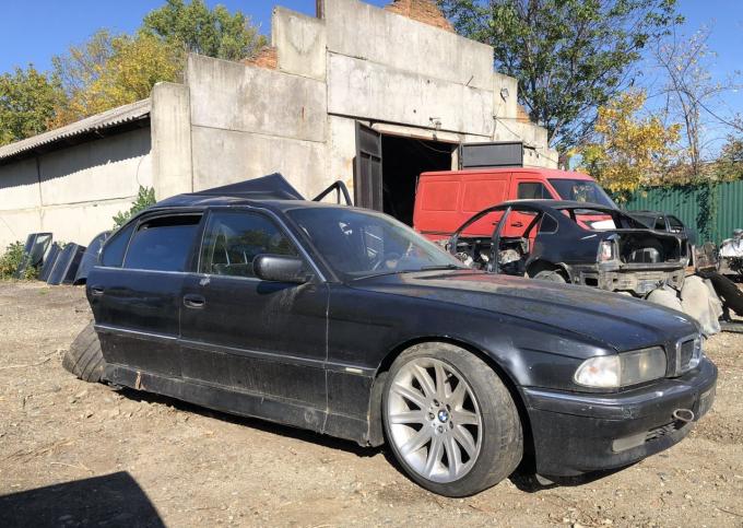 В разборе BMW E38 M60B30