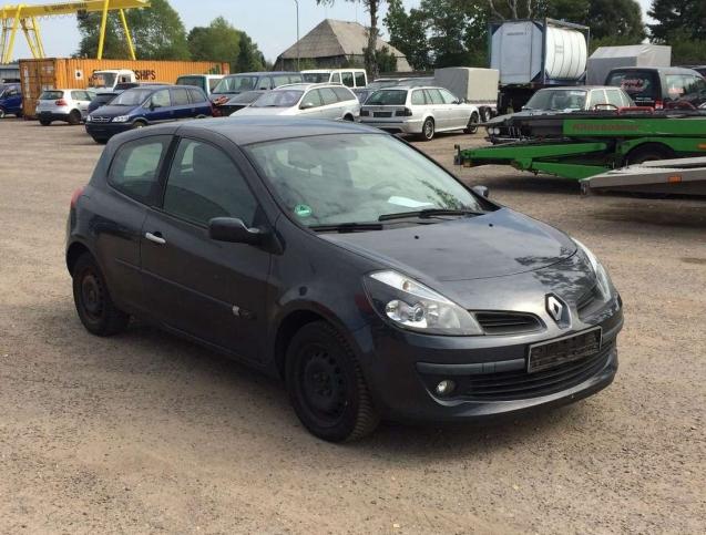 Renault Clio 2011 г на запчасти