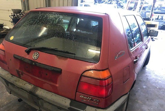 Разбор на запчасти Volkswagen Golf 3