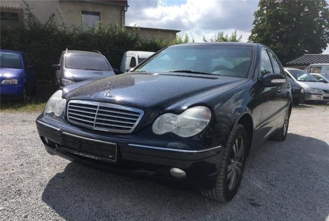 Mercedes-Benz C W203 2003г, на запчасти