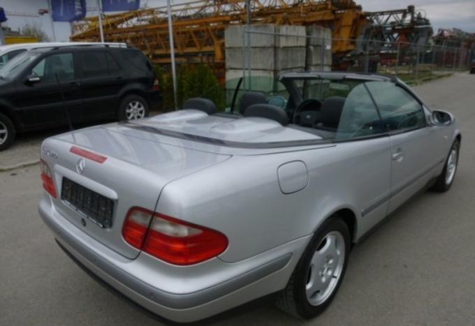 Mercedes-Benz CLK W208 2000г, на запчасти