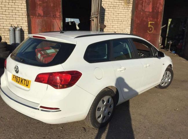 Opel Astra J 2014 г на запчасти