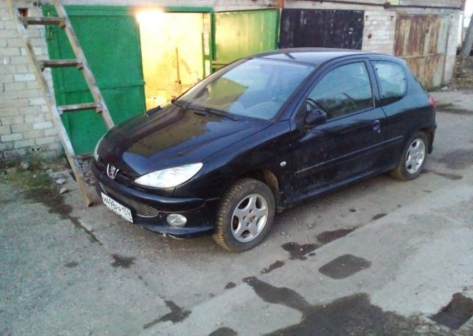 В разборе Peugeot 206/Пежо 206 хэтчбек