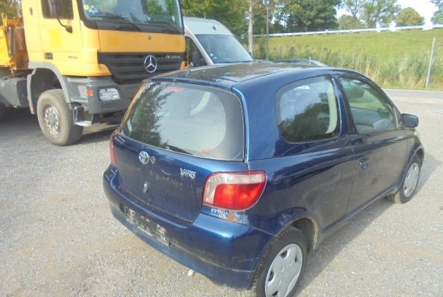 Toyota Yaris 2001, на запчасти