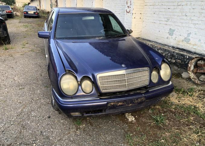 Mercedes Benz E240 W210 в разборе