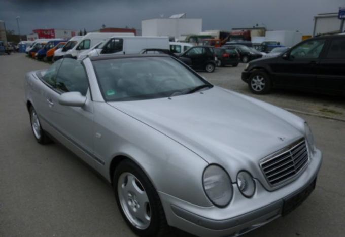 Mercedes-Benz CLK W208 2000г, на запчасти