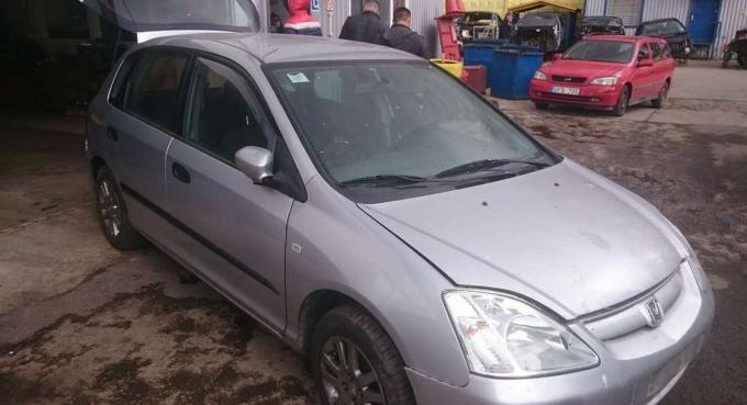 Honda Civic 2004 г на запчасти