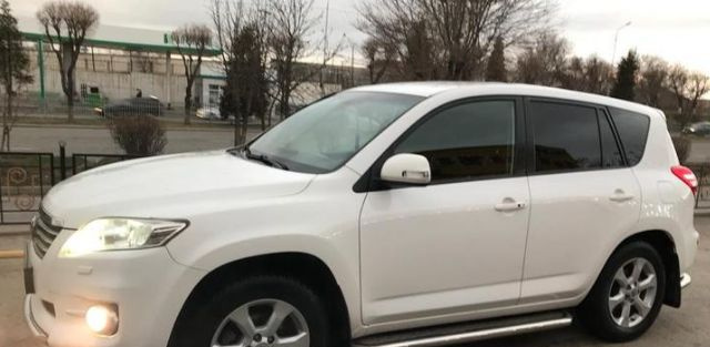 Продам по деталям Toyota RAV 4 2011