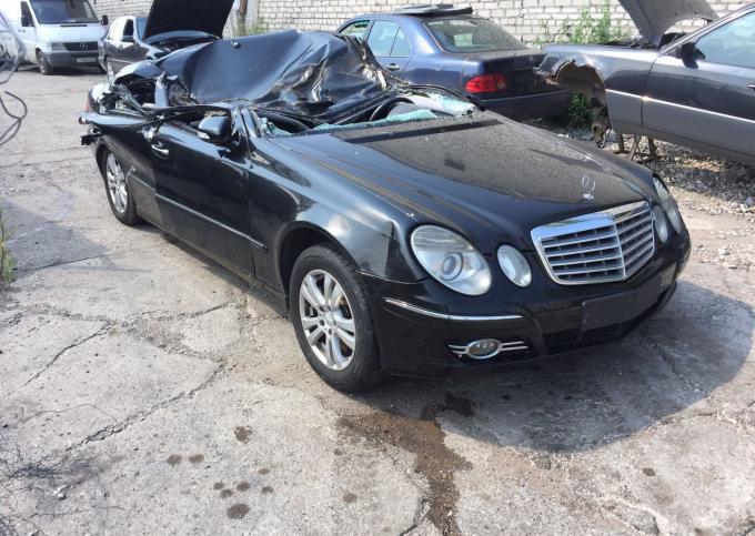 Продам по запчастям мерседес W211 E200