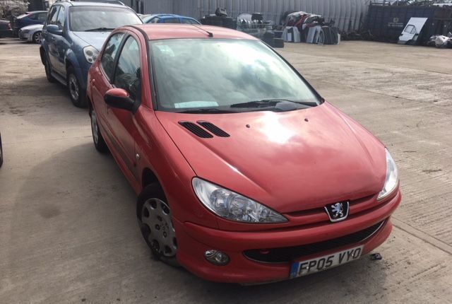 Разбор на запчасти Peugeot 206