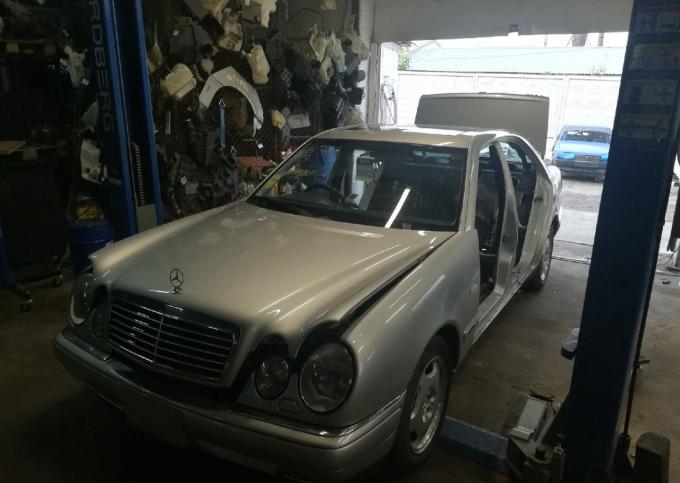 Mercedes W210 E320, в разборе Мерседес Е320