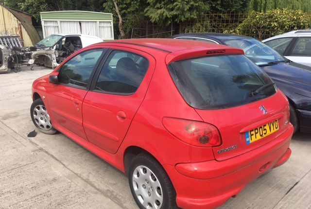 Разбор на запчасти Peugeot 206