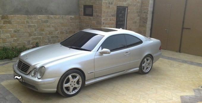 Mercedes CLK W208