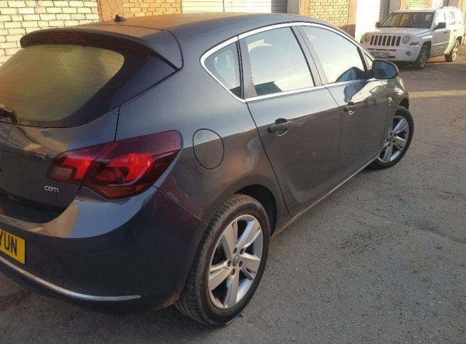 Opel Astra J 2013 г на запчасти