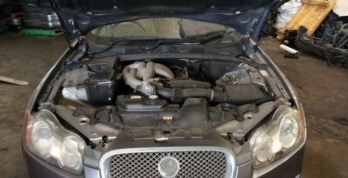 В разборе Jaguar XF (X250) 2010г. 3,0л